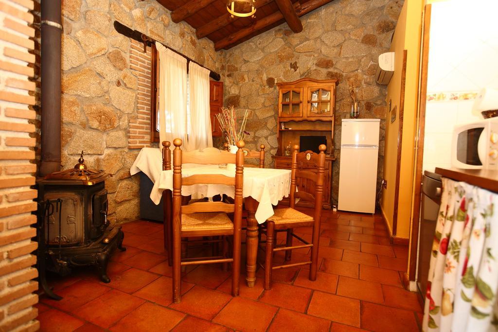 Casas Rurales Las Praderas Guest House Poyales Del Hoyo ภายนอก รูปภาพ