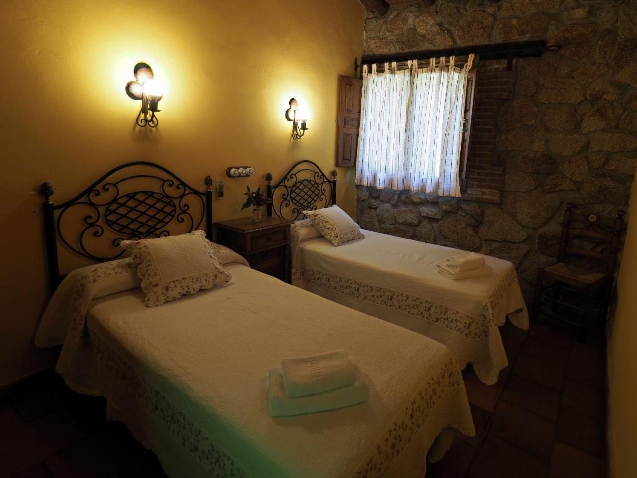 Casas Rurales Las Praderas Guest House Poyales Del Hoyo ภายนอก รูปภาพ