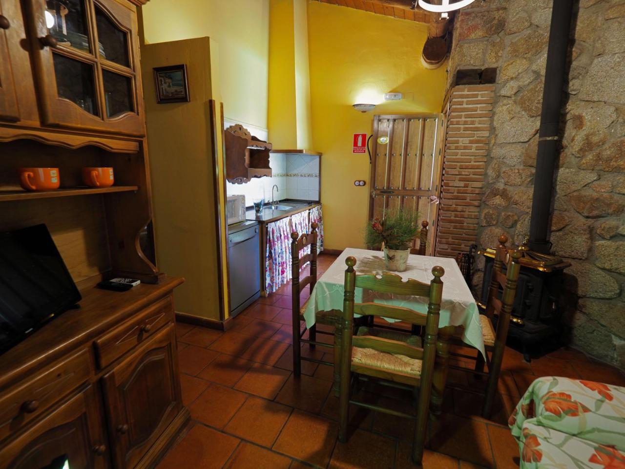 Casas Rurales Las Praderas Guest House Poyales Del Hoyo ภายนอก รูปภาพ